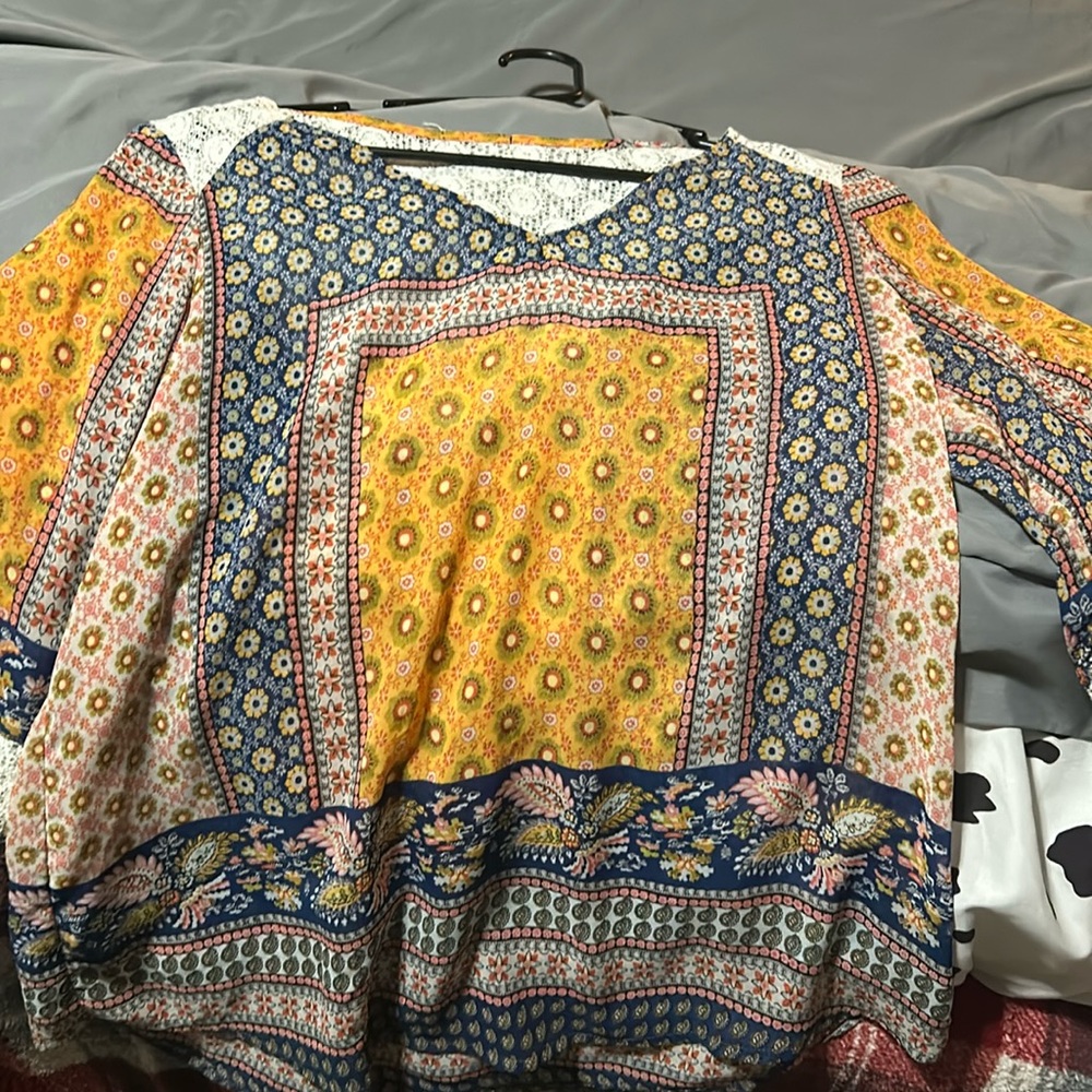 Bell sleeve shirt
